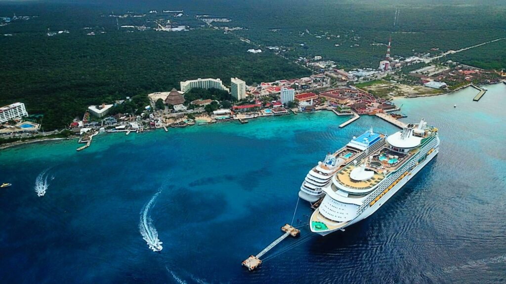 Acuerdan navieras y autoridades de Quintana Roo cobro de 5 dólares a cruceristas
