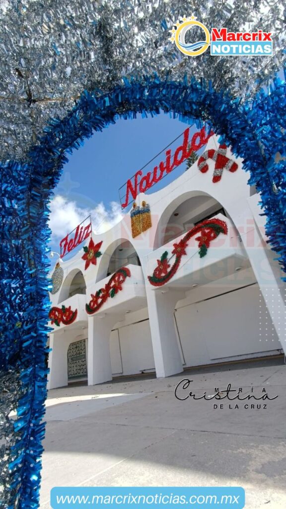 Lista, la decoración decembrina del Palacio Municipal y la Villa Navideña de Cancún