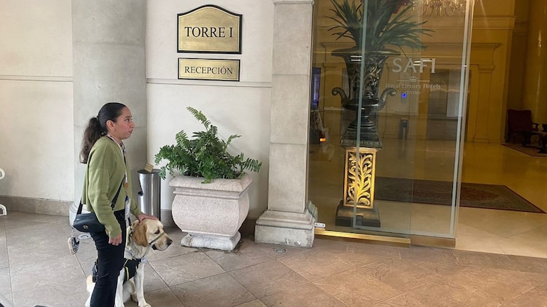 Investiga Profeco de Nuevo León caso de hotel que discriminó a joven invidente