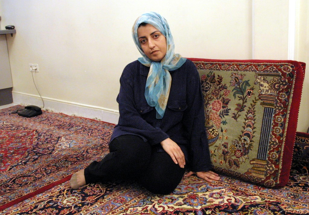 Por enfermedad, liberan temporalmente a la Nobel de la Paz, Narges Mohammadi
