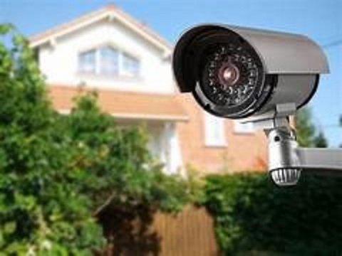 De acuerdo a la Ley Federal de Protección de Datos Personales, se estipula una multa de hasta 320 mil días de salario mínimo por instalar cámaras de seguridad en tu casa.