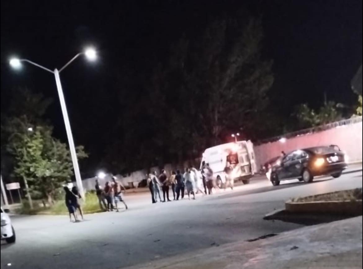 Una adolescente de 16 años de edad murió al derrapar su motocicleta tras volarse en paso peatonal, muy cerca de la Ciudad de los Niños, en Chetumal