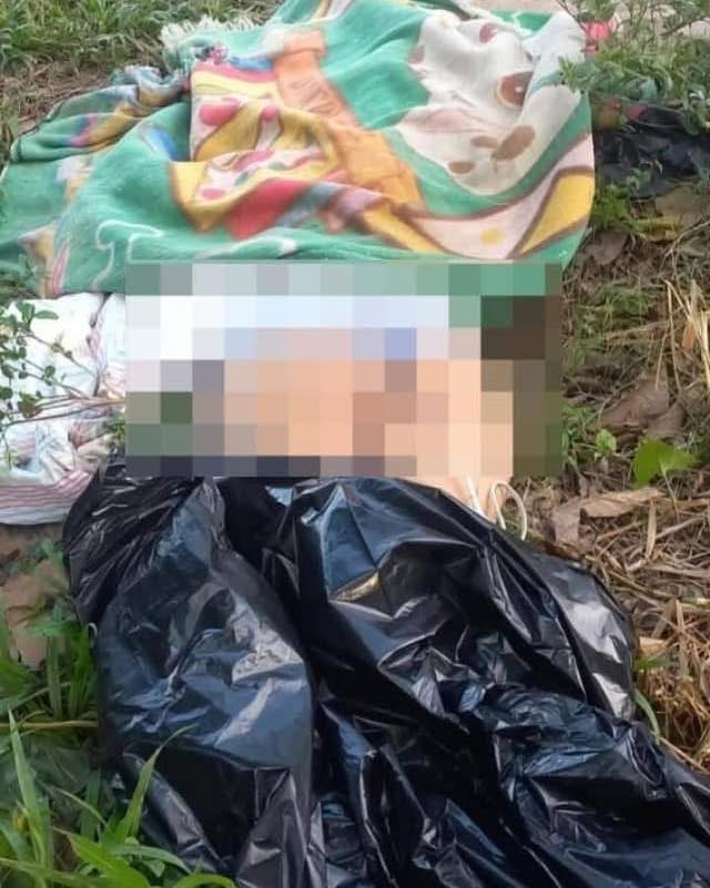La mañana del domingo 5 de enero fue hallado el cuerpo de una mujer ejecutada en Comalcalco Tabasco, con un narco mensaje encima, en lo que es el primer feminicidio de 2025.