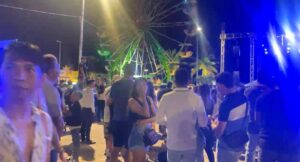 Miles de cancunenses y turistas despidieron al viejo año 2024 y recibieron con alegría al nuevo año 2025 en el Malecón Tajamar