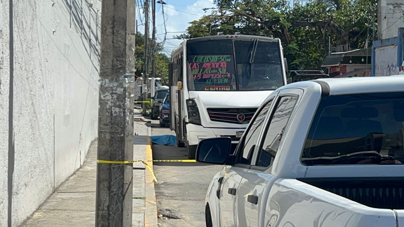 Un autobús de la empresa TUCSA le aplastó la cabeza, muriendo casi de manera instantánea en Playa del Carmen.