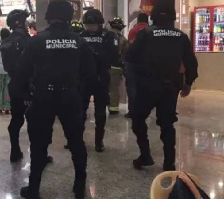 Un ancianito fue asaltado en el estacionamiento de la Plaza las Américas de Chetumal, a quien amagaron con un arma de fuego y lo despojaron de aproximadamente 60 mil pesos en efectivo.