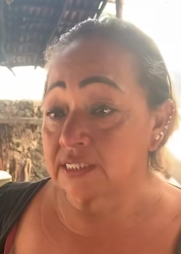La mamá del güero señala que su hijo estaba había estado deambulando por las calles con un machete en mano, buscando a los nietos de Doña Candy, quienes le debían dinero por droga
