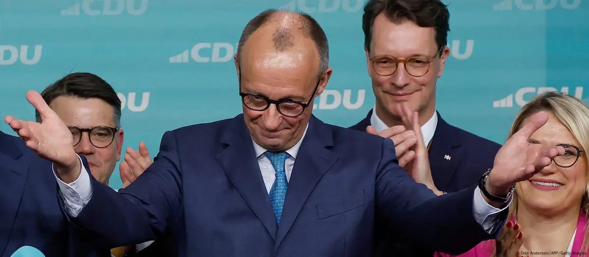 "Hemos ganado estas elecciones al Bundestag. El mundo no espera y tampoco nos espera a nosotros, ni a largas y difíciles negociaciones de coalición", señaló Friedrich Merz
