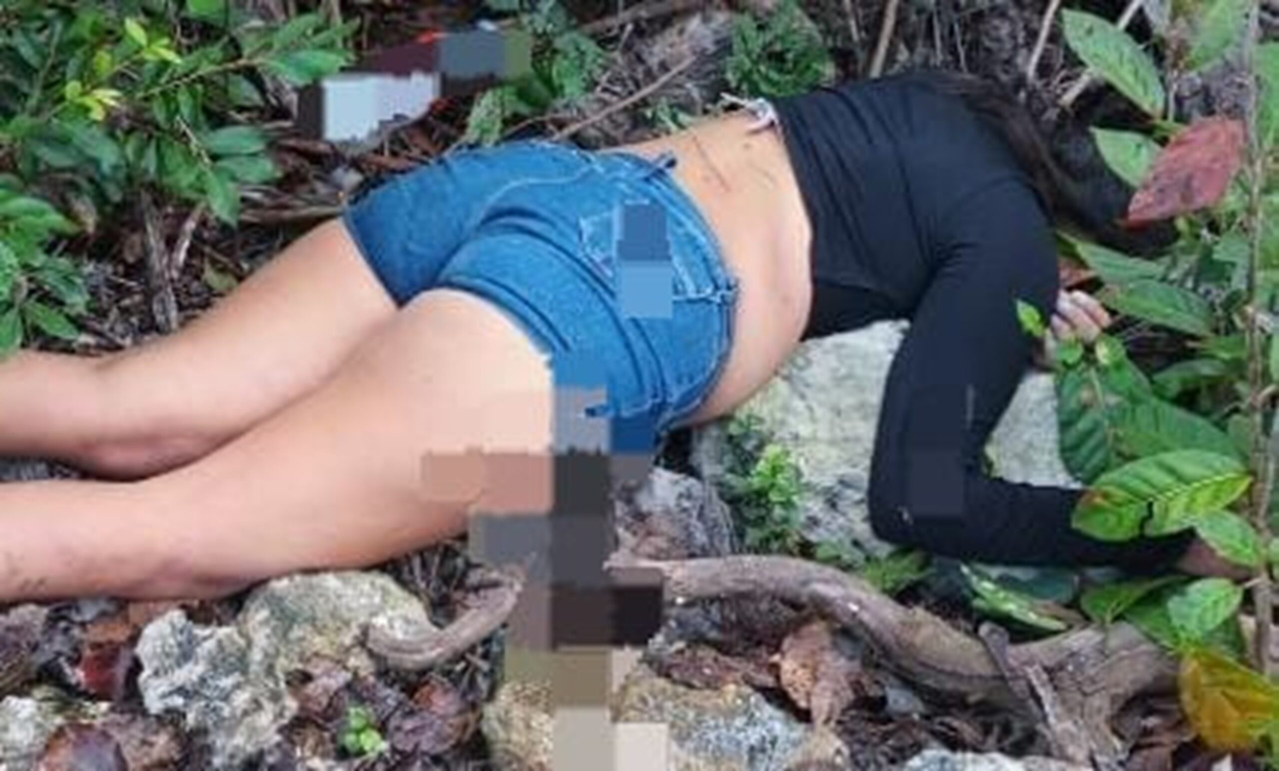 Extraoficialmente trascendió que al realizar la necropsia de ley, se percataron el orificio de bala que tenía el cuerpo de esta mujer y que fue la causa de su fallecimiento