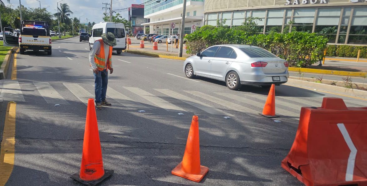 Continúan los trabajos de remodelación de vialidades en Cancún, por lo que las autoridades informan del cierre vial de cinco entronques