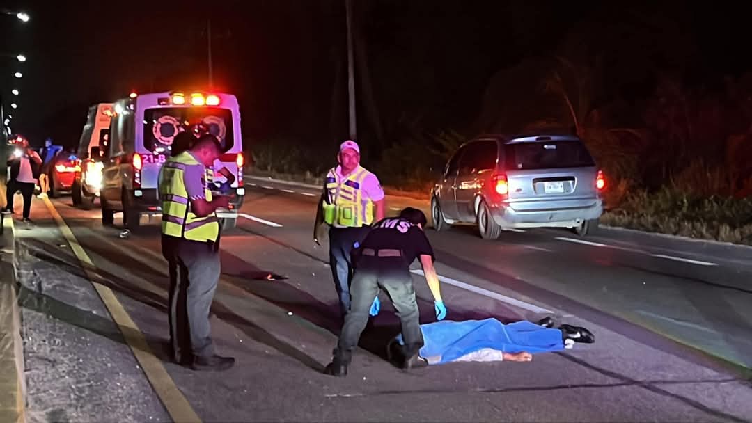 El accidente se registró en la carretera federal en el kilómetro 276 aproximadamente, muy cerca de Puerto Aventuras