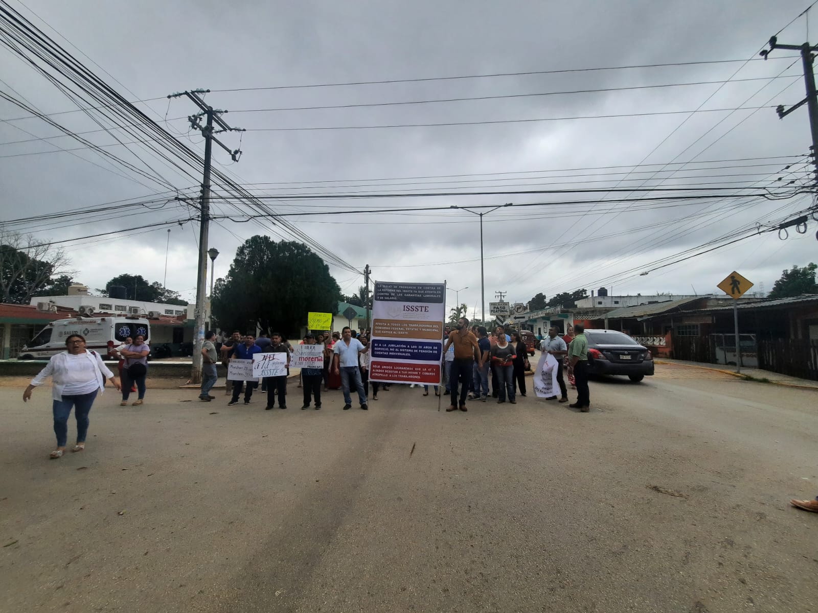La mayoría de los maestros y trabajadores administrativos de la educación en Quintana Roo de las escuelas públicas de los niveles de preescolar, primaria, secundaria y nivel medio superior que cotizan ISSSTE, suspendieron clases este viernes