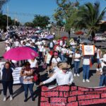 Mas de siete mil maestros marchan en Chetumal contra Reforma a la Ley del ISSSTE de Sheinbaum