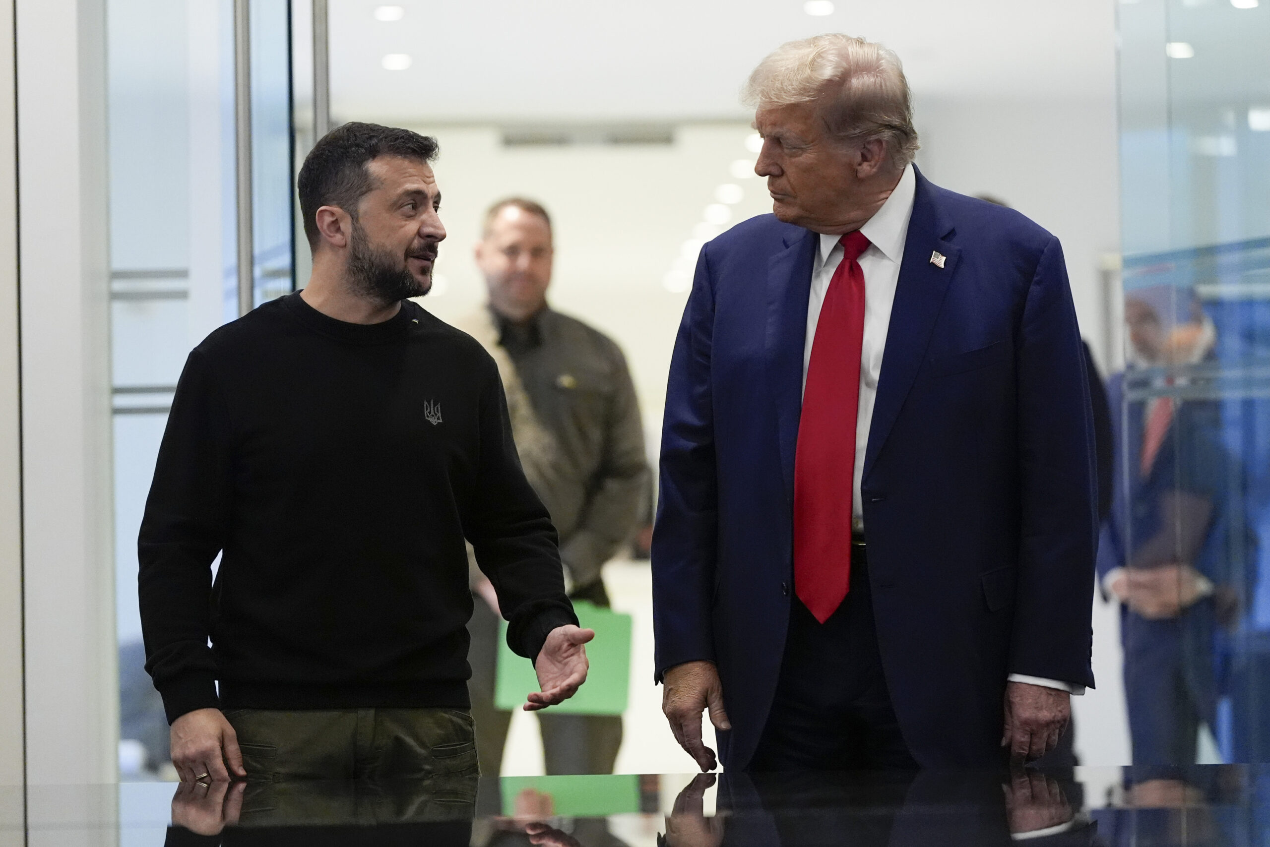 Donald Trump subrayó que su gobierno no tan solo pretende apoderarse de las tierras raras de Ucrania, sino también de su petróleo y de "todo lo que podamos conseguir" para compensar las pérdidas económicas del país norteamericano.