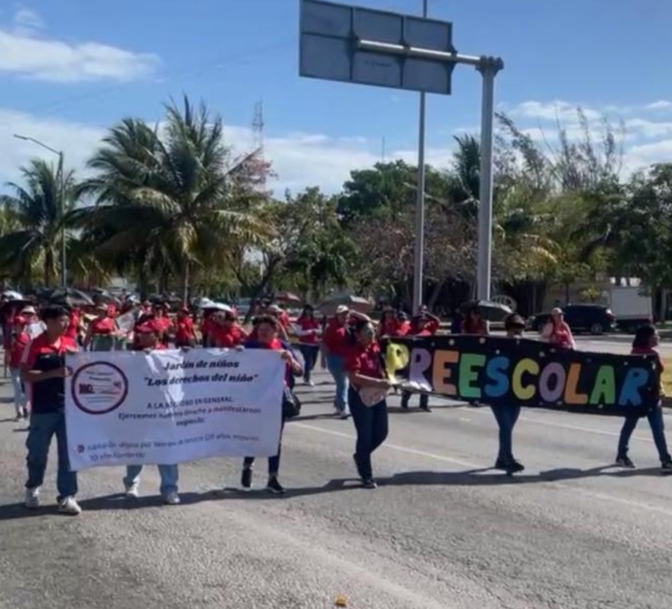 A las 12:10 horas se informó a la ciudadanía que el boulevard Kukulcán de la zona hotelera, ya se encuentra abierto en ambos sentidos.