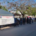 Desde el amanecer los maestros colocaron candados en los cinco accesos de la SEQ, ubicada en las avenidas Insurgentes con Javier Rojo Gómez de Chetumal.