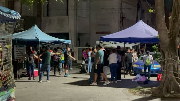 Maestros en paro de labores toman la delegación del ISSSTE en Chetumal. Se unen los maestros del Colegio de Bachilleres para protestar contra la iniciativa de reforma de la ley del ISSSTE.