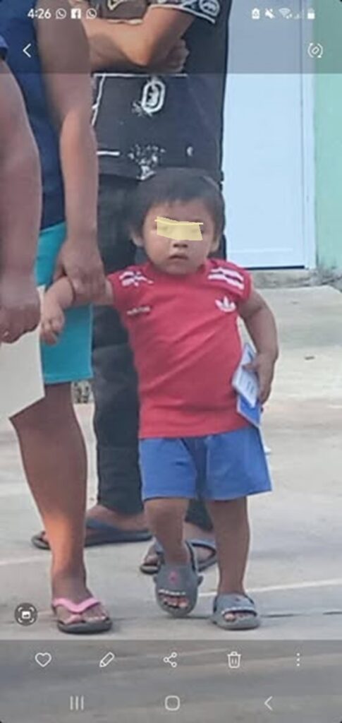 El niño se extravió durante la tarde del lunes 17 de marzo y hasta el momento no se sabe nada de él, aunque la policía y elementos de protección Civil de Yucatán, con habitantes del poblado lo buscan, aun no dan con el paradero