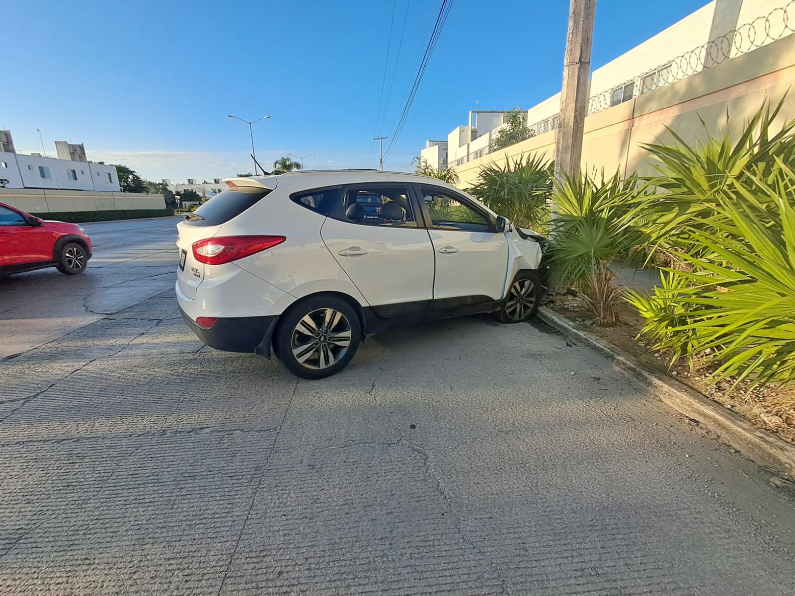 El accidente ocurrió está mañana de domingo 2 de marzo a las 8:05 horas en la supermanzana 333, sobre la Av. 135, frente Jardines del Sur 3.