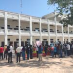 La Federación Nacional de Estudiantes Revolucionarios Rafael Ramírez (FNERRR) se manifestó por segunda ocasión consecutiva en una semana, pero ahora fue ante el Palacio de Gobierno, donde realizaron un festival artístico como medida de protesta.