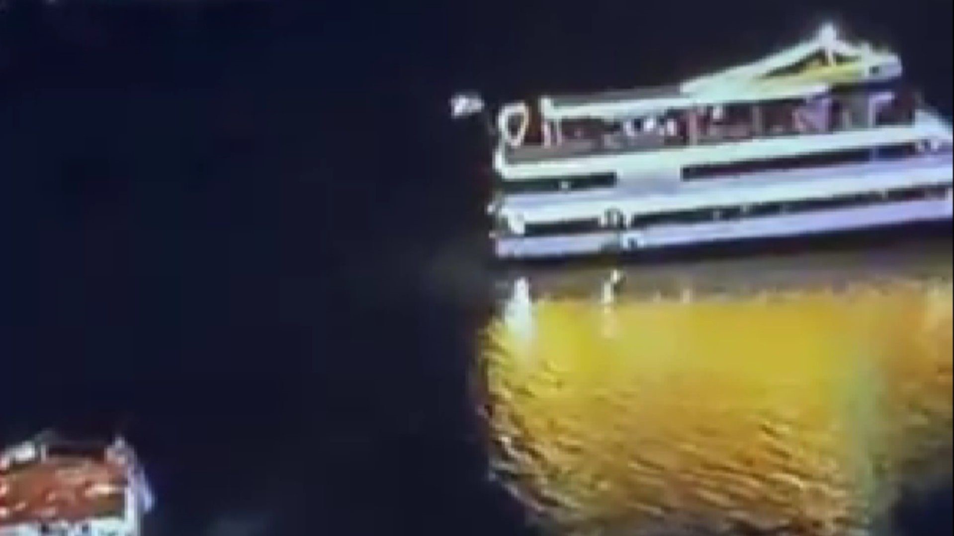 La embarcación que chocó contra el ferry huyó del lugar", informó el Departamento de Policía de Clearwater, Florida.