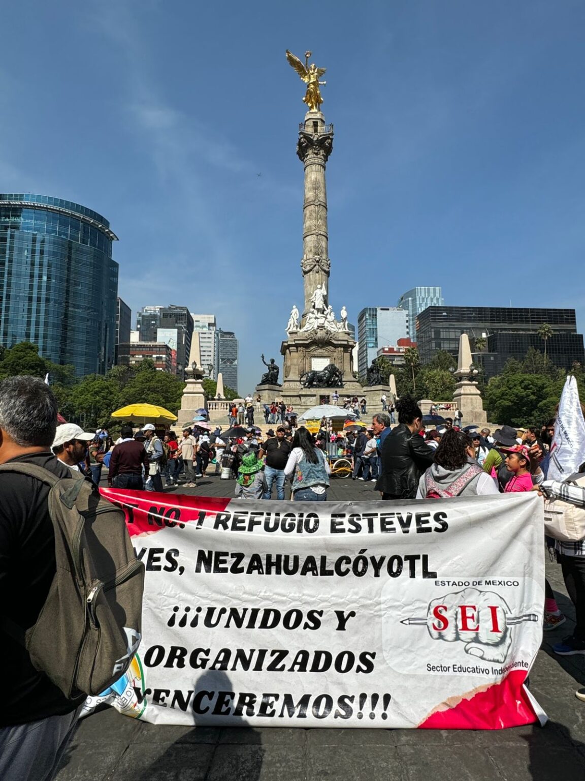 Maestros marchan en CDMX para exigir la derogación de la Ley del ISSSTE