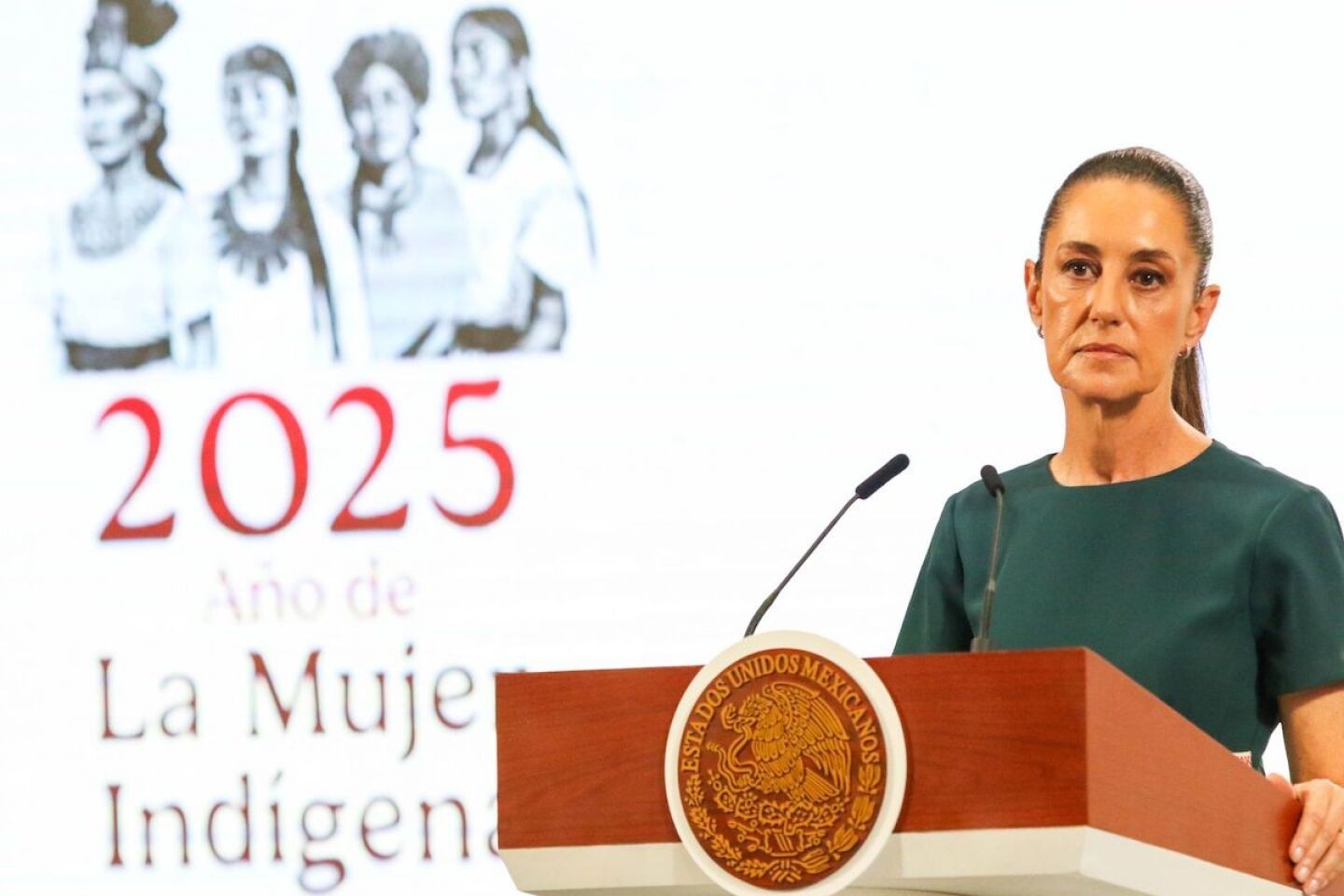 “El impuesto del 5% a remesas, primero, es discriminatorio y segundo, viola un tratado firmado entre México y Estados Unidos”, dijo Sheinbaum Pardo.
