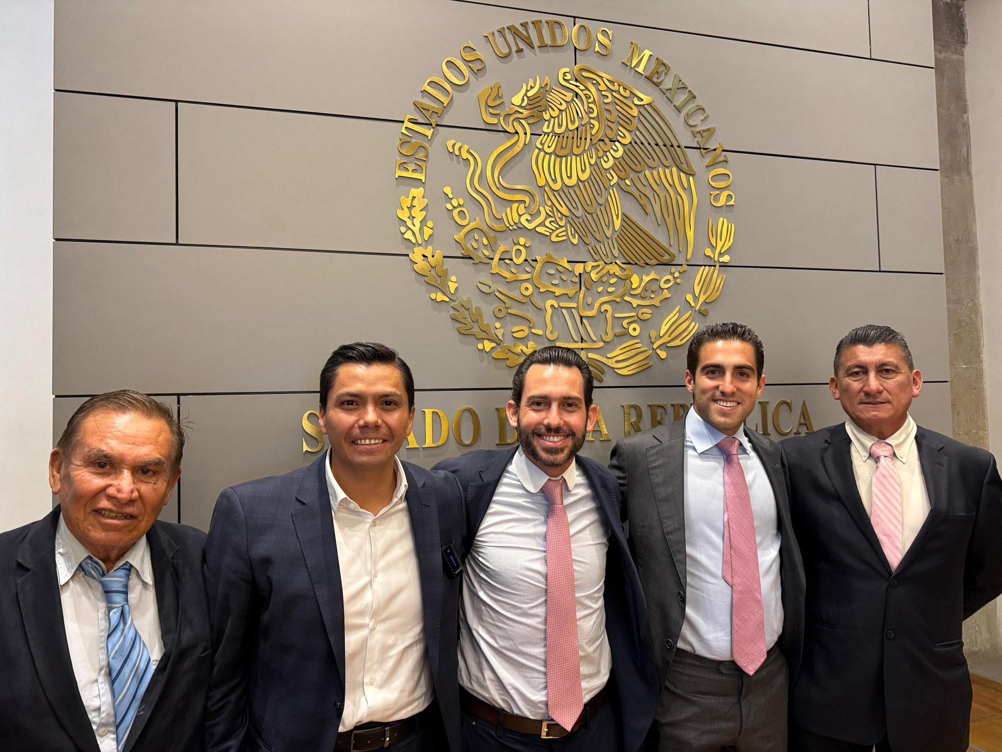 El Senador Eugenio Segura Vázquez, presidente de la Comisión de Turismo atestiguó la renovación de la mesa directiva de la presidencia de la Red Nacional de Alcaldes de Pueblos Mágicos