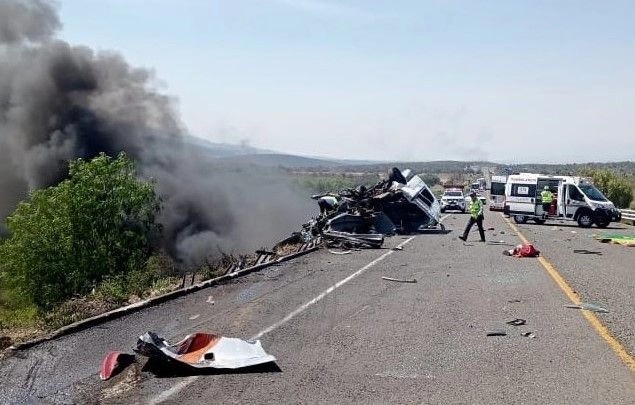 Nueve de las 21 personas que murieron en el accidente registrado en la carretera Puebla-Oaxaca