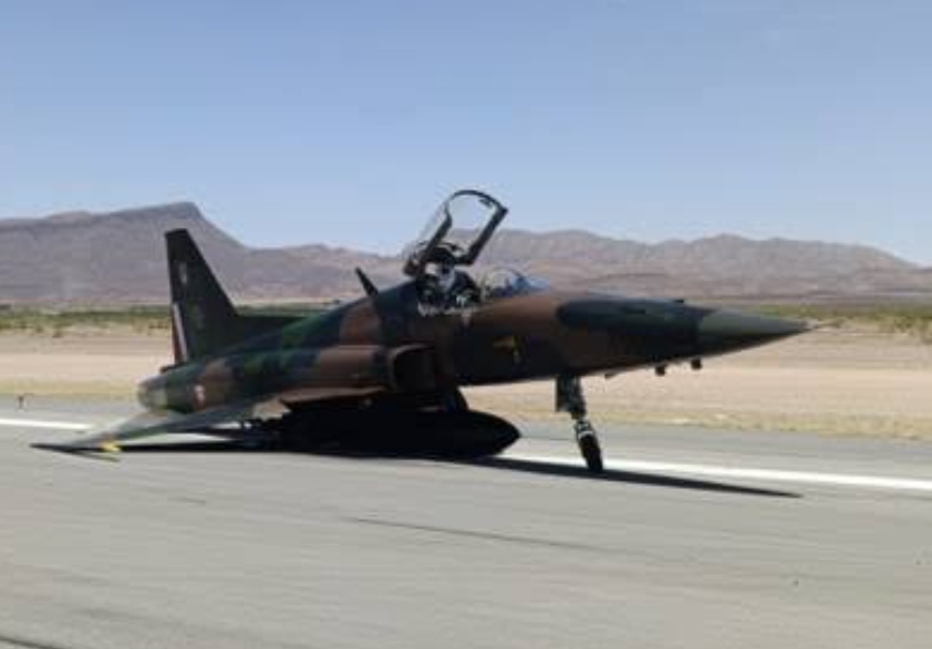 Avión de la Sedena sufre pinchadura en neumático y se avería tren de aterrizaje en Chihuahua