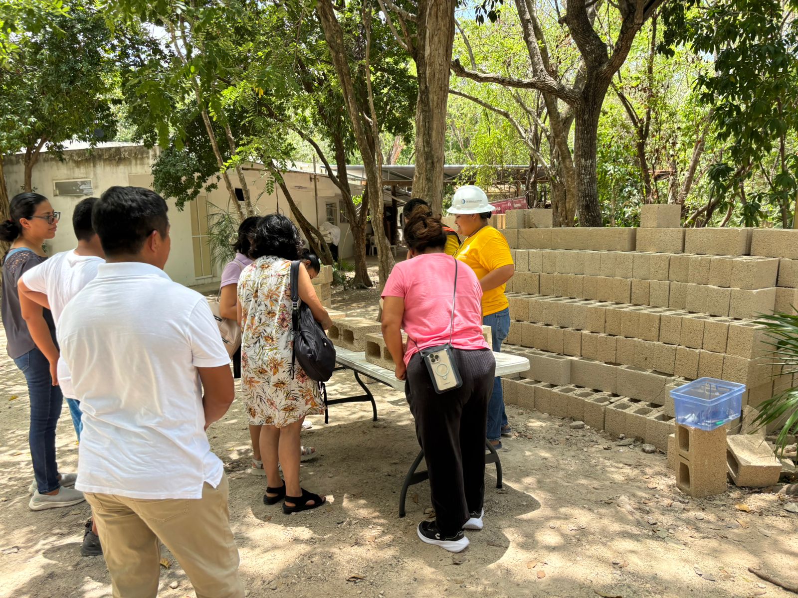 La campaña, impulsada por el grupo Embajadores de la Catedral, permite a los feligreses adquirir un bloque simbólico por 100 pesos