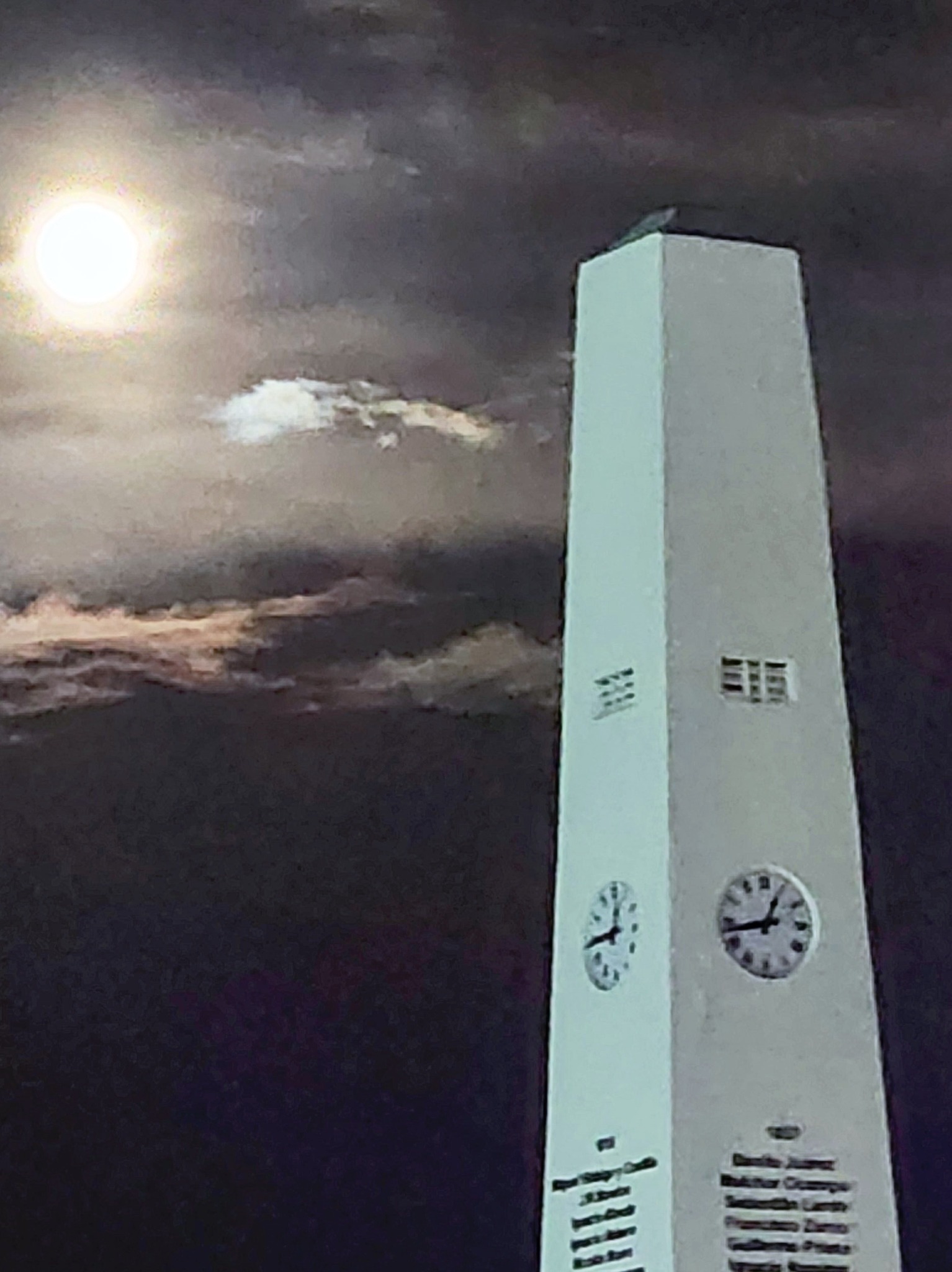 Hoy se espera que la Luna Llena o la Luna Ciervo esté al 100% y se vea más espectacular y majestuosa