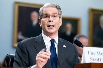 El secretario del Tesoro, Scott Bessent confirmó las declaraciones del presidente Donald Trump a los periodistas a bordo del Air Force One, los aranceles se aplicarán el 1 de agosto
