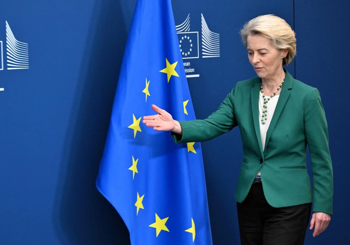 La presidenta de la Comisión Europea, Ursula Von Der Leyen, ayer a su llegada a la rueda de prensa, afirmó que España deberá de alinearse a los estándares que implica ser miembro de la Comunidad Europea