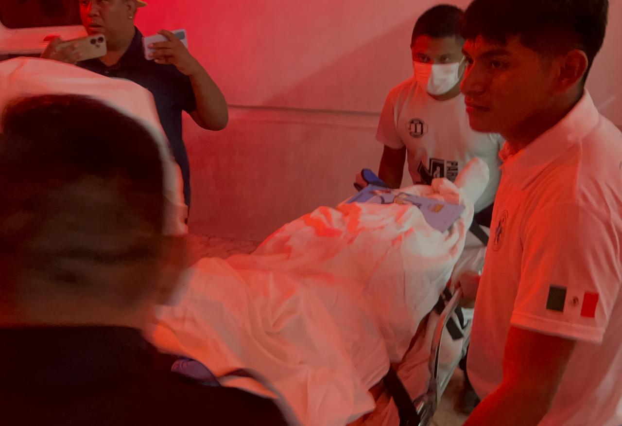 El reportero Reyli Polanco “El Pecas” fue herido en la pierna y en el tórax, por lo que fue traslado al Hospital General de Cancún.