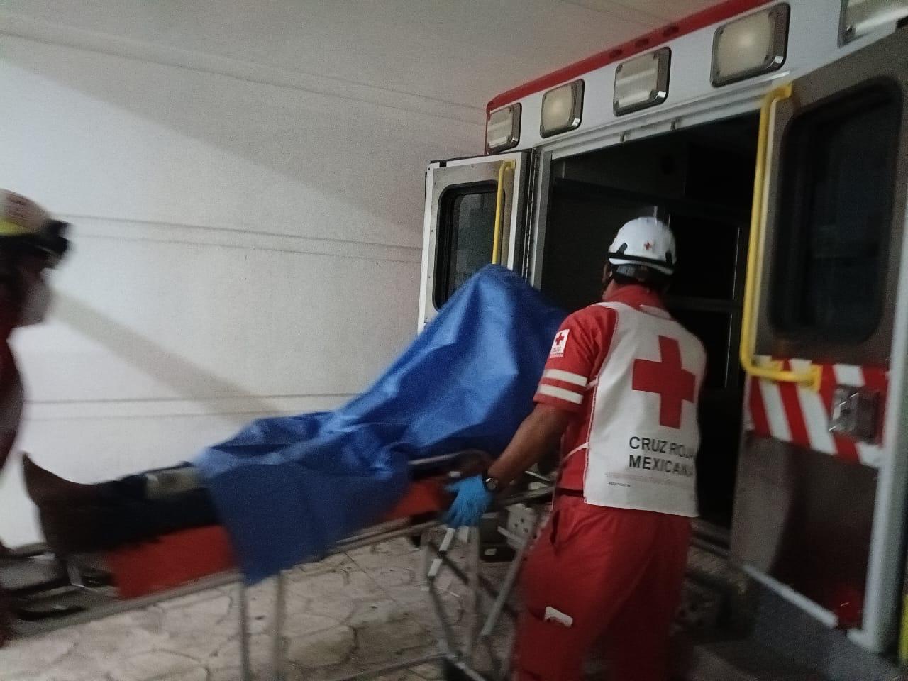 Un hombre de aproximadamente 35 años, de tez morena, complexión delgada, lo hirieron cerca de la cárcel de Cancún.