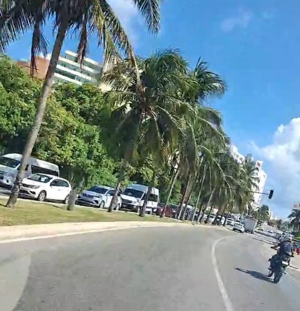 Por accidente se hacen largas filas en la Zona Hotelera de Cancún esta tarde del martes