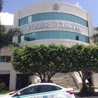 Se desploma elevador en los Juzgados de Playa del Carmen. Hay heridos.