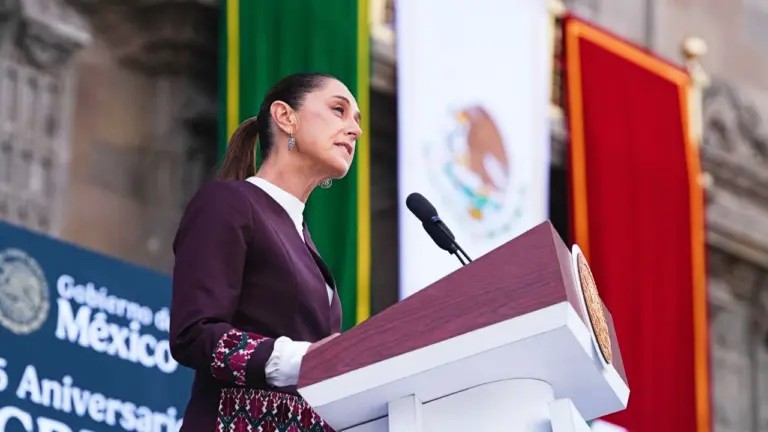 Claudia Sheinbaum, primera mujer en la historia de México, en encabezar la conmemoración del desfile cívico militar de los 215 años de la Guerra de Independencia