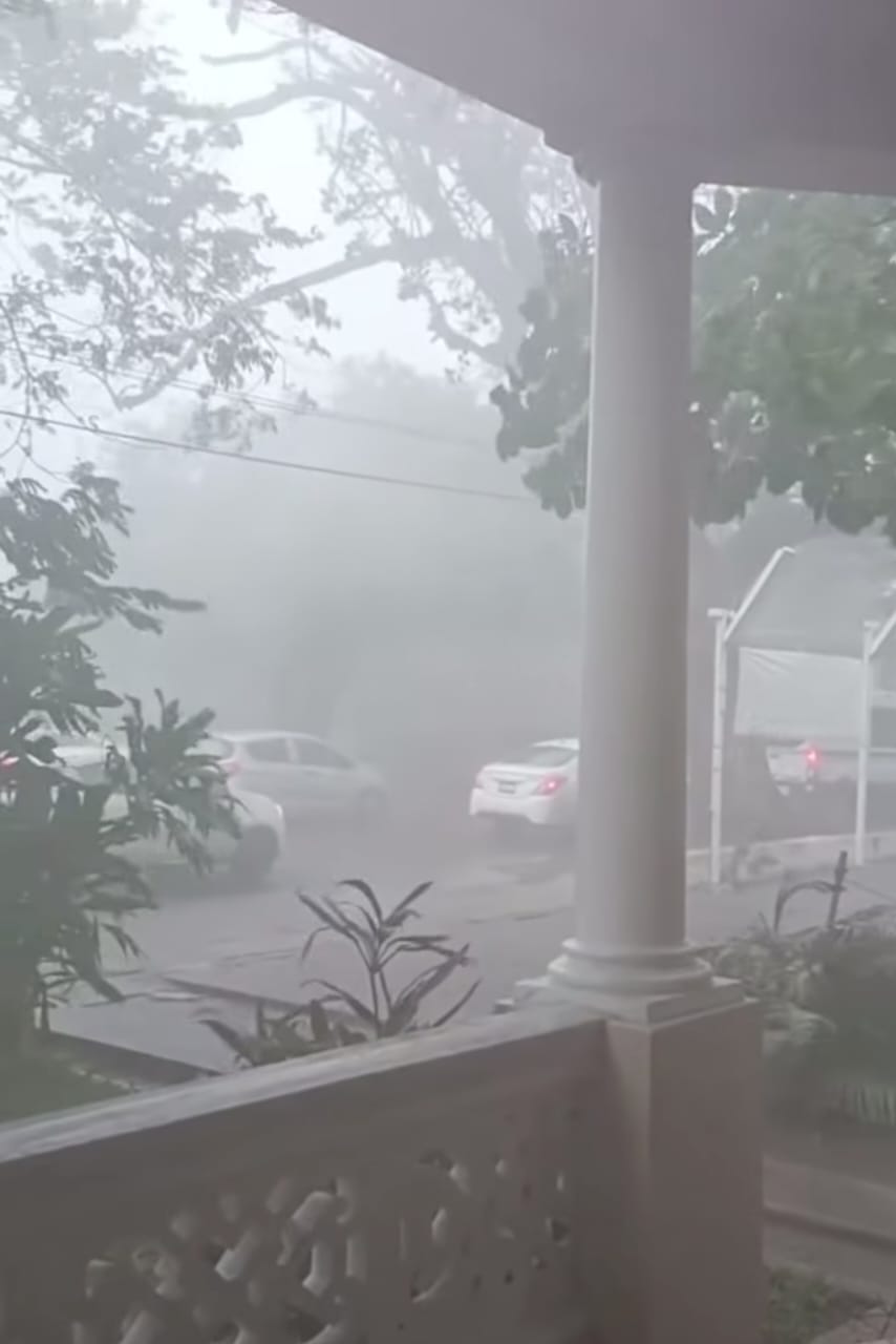 Fuerte lluvia y vientos azotan sorpresivamente el norte de Mérida