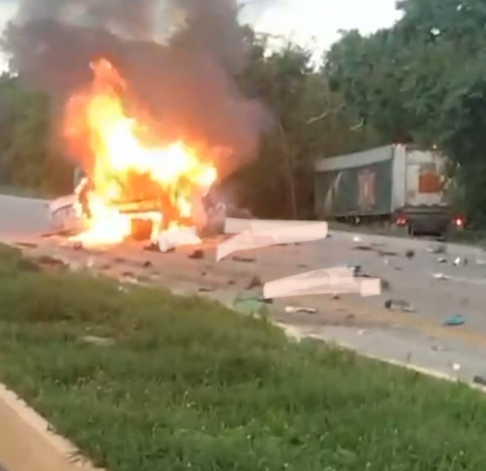 Fatal accidente en la vía Mérida a Campeche, deja al menos, 12 muertos