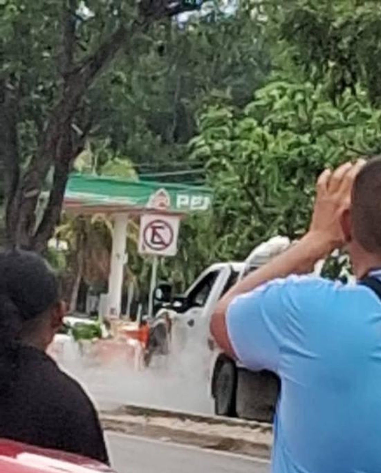 Se observa la fuga del gas LP de la pipa de Tomza