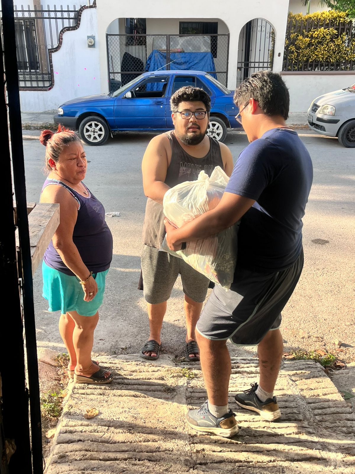 Sociedad de Cancún se solidarizan con familia que perdió todo en incendio