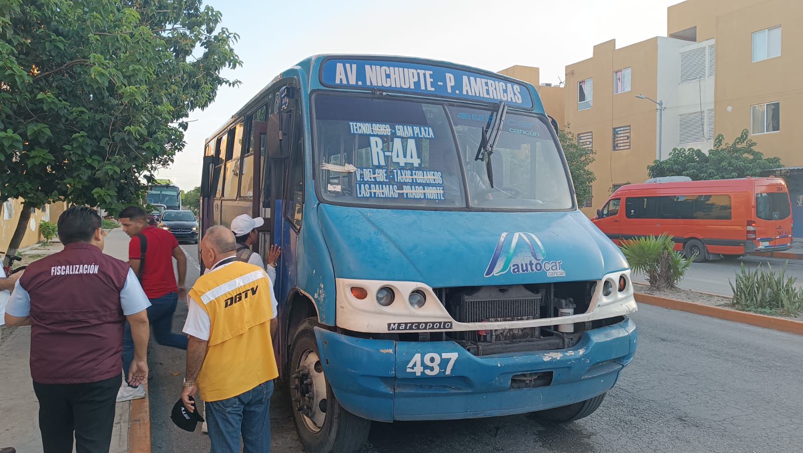 Sanén a favor de ceder control del transporte en Cancún al Gobierno Estatal