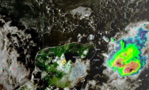 Prevén lluvias y vientos fuertes en Quintana Roo por onda tropical 37