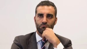 Sheinbaum confirma detención de Simón Levy, pero él lo niega y asegura estar “perfectamente bien”