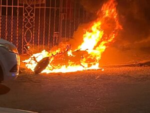 Incendian motocicleta en Playa del Carmen por venganza pasional