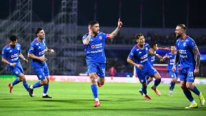 Cruz Azul vence 2 ‑ 1 al América y se acerca a la cima del Apertura 2025
