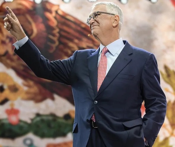 Celebra sus 70 años Ricardo Salinas y admite que quiere ser presidente de México