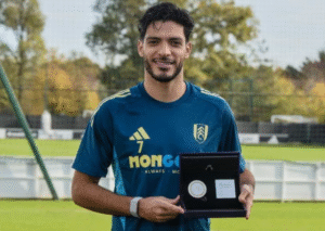 Raúl Jiménez alcanza los 200 partidos y reconocimiento en la Premier League